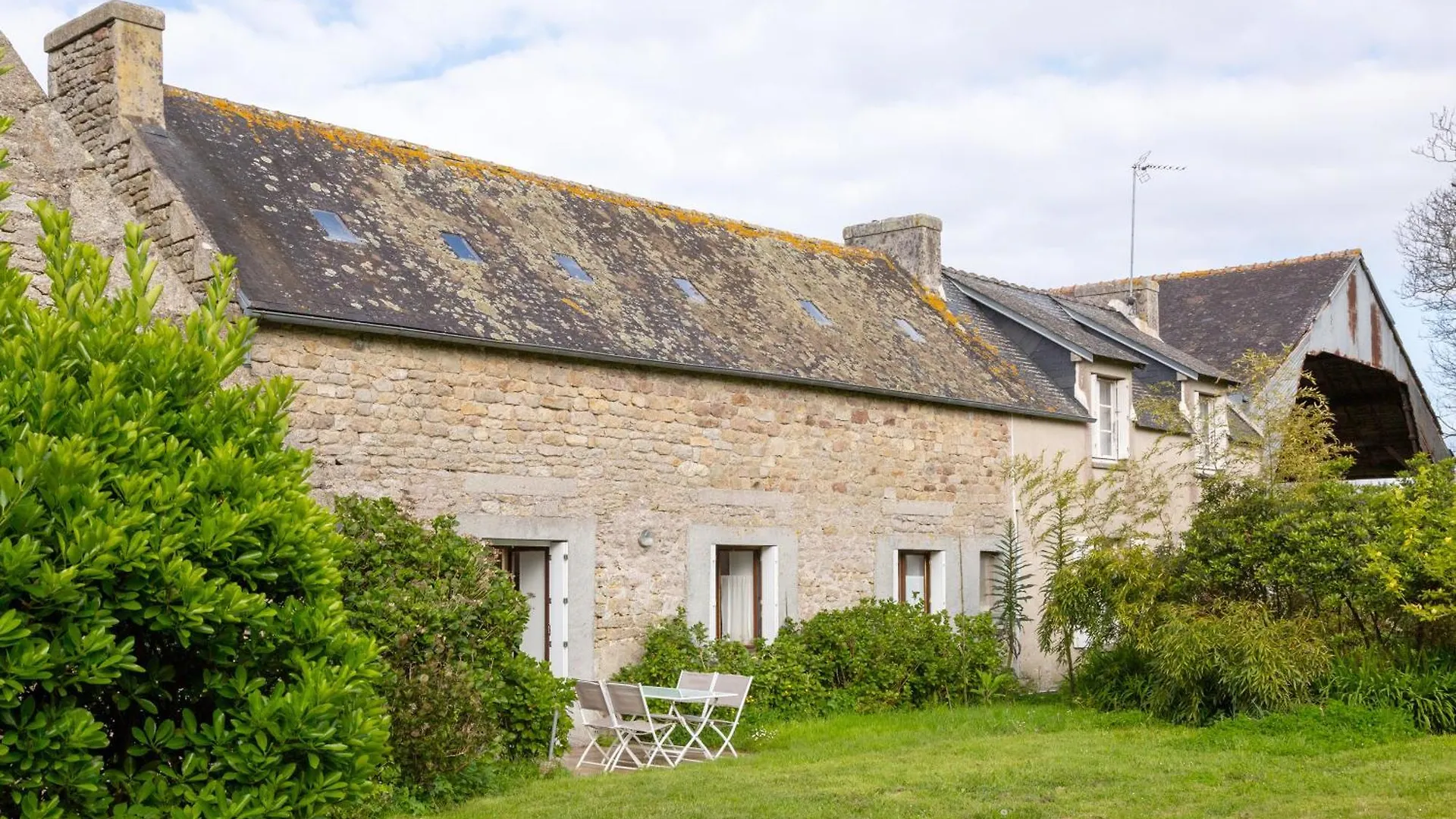 Holiday home Ferme Kerlan Plage 5Min En Voiture Plobannalec-Lesconil