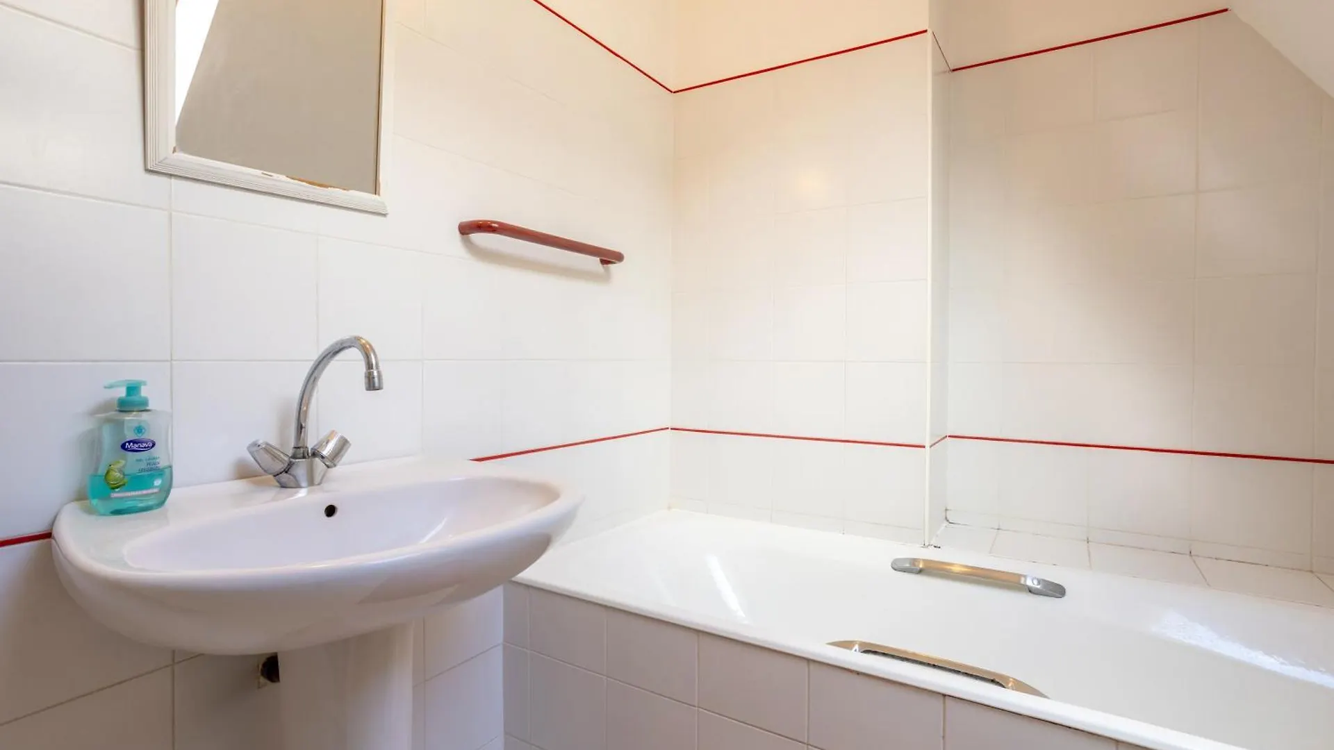Holiday home Ferme Kerlan Plage 5Min En Voiture Plobannalec-Lesconil